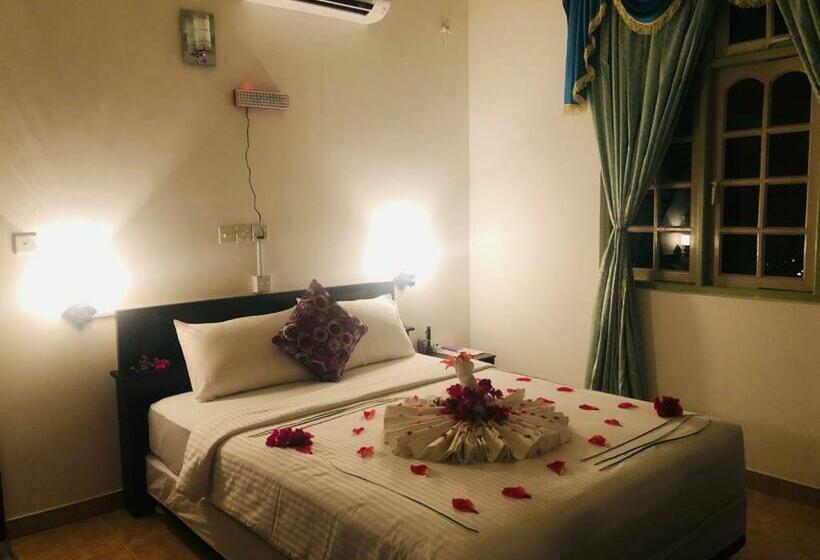 اتاق لوکس, Vieni Qua Grand