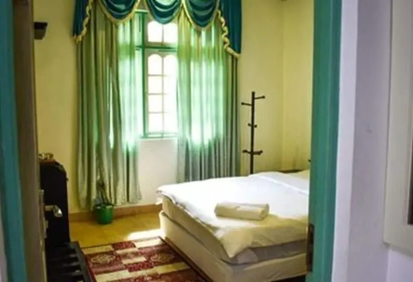 اتاق لوکس, Vieni Qua Grand