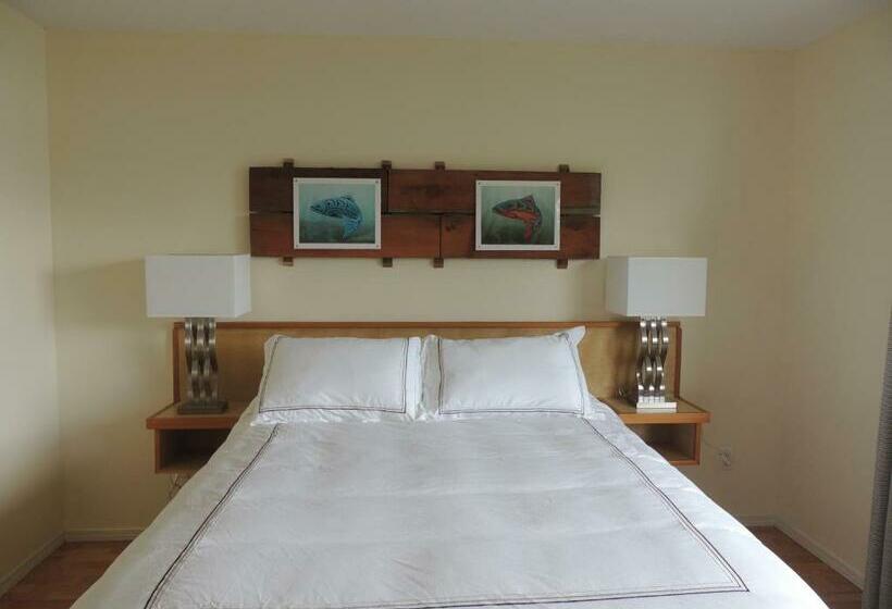 Номер Deluxe, Misty Harbour Inn