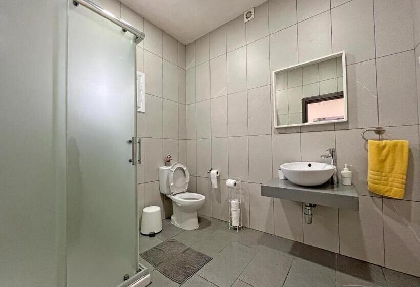 اتاق اکونومی, Apollo Rooms By Albert S Apartment