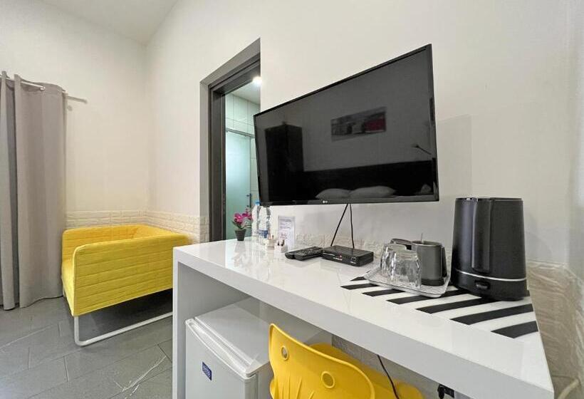 اتاق اکونومی, Apollo Rooms By Albert S Apartment