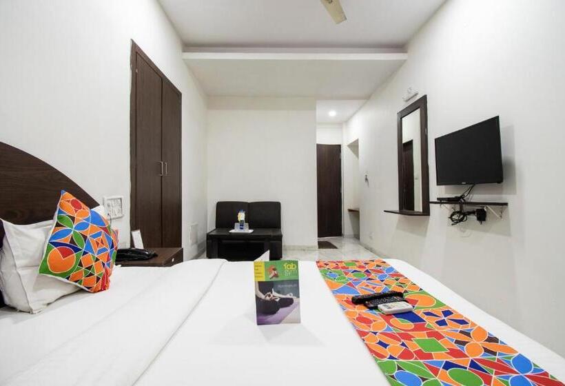 חדר אקזקיוטיב לשלושה, Fabhotel Sahara Inn