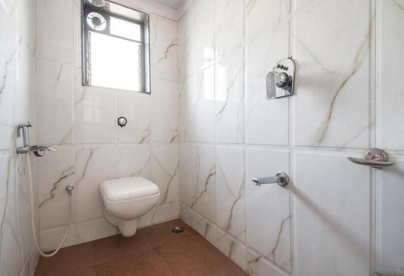 חדר אקזקיוטיב לשלושה, Fabhotel Sahara Inn