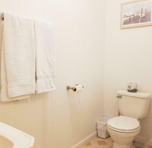 디럭스 스튜디오, Blackbeard's Lodge