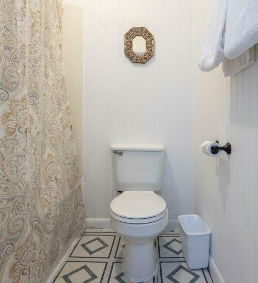 스탠다드 룸 킹사이즈 침대, Blackbeard's Lodge