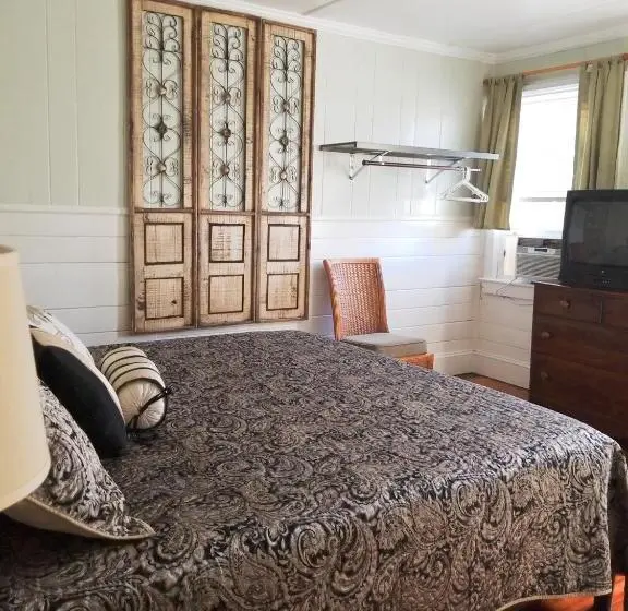 Deluxe-studio, Blackbeard's Lodge