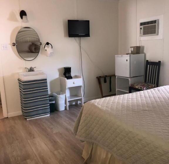 이코노미 룸, Blackbeard's Lodge