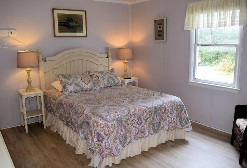 이코노미 룸, Blackbeard's Lodge