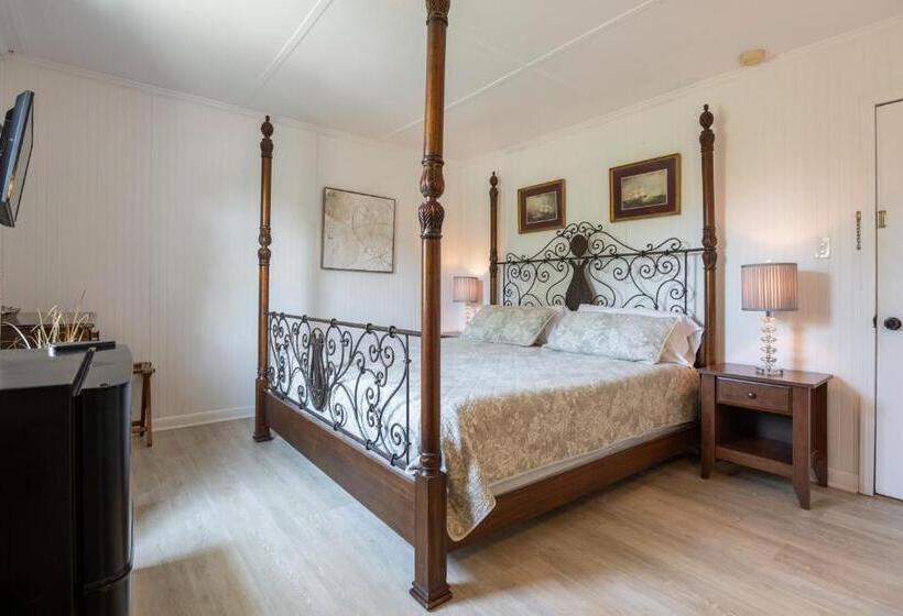 스탠다드 룸 킹사이즈 침대, Blackbeard's Lodge