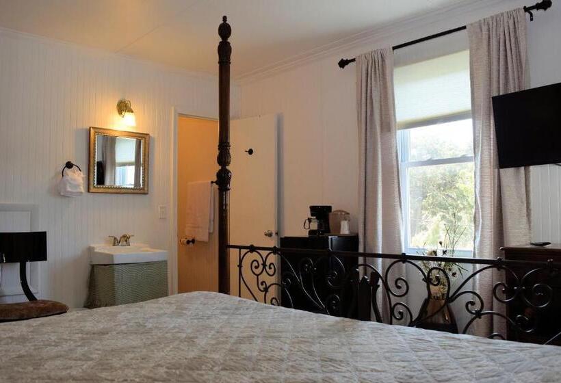 스탠다드 룸 킹사이즈 침대, Blackbeard's Lodge