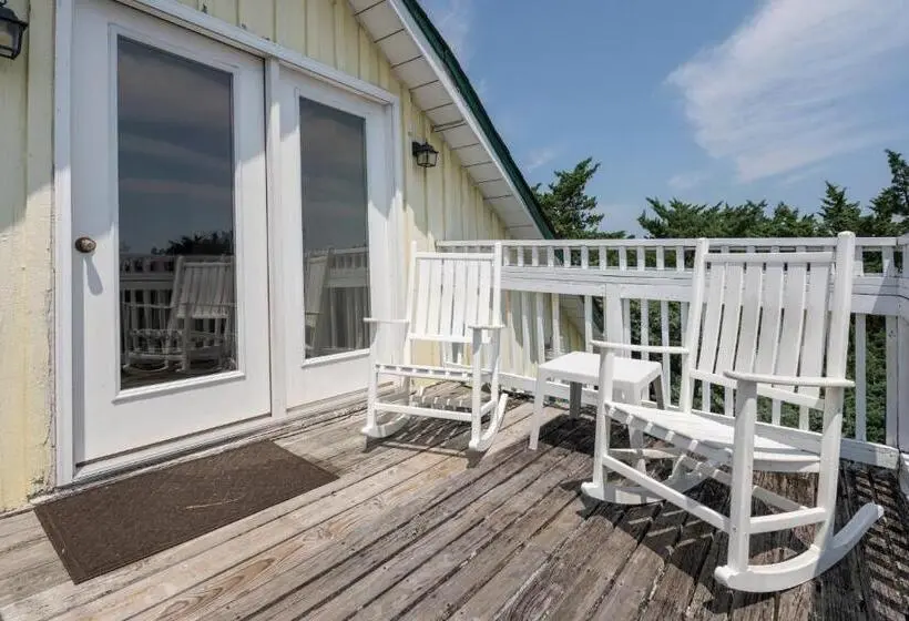 Basic-huone, Blackbeard's Lodge