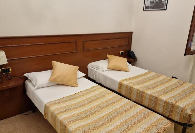 スタンダードルーム, Vittoria Guest House Battipaglia