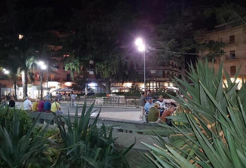 バルコニー付きスタンダードルーム, Vittoria Guest House Battipaglia