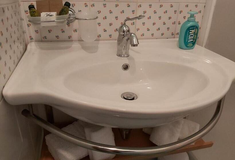 バルコニー付きスタンダードルーム, Vittoria Guest House Battipaglia