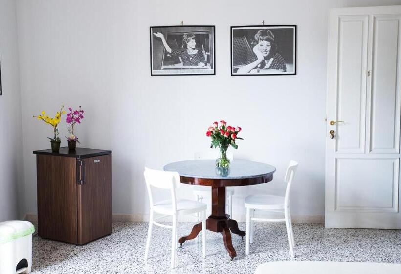 バルコニー付きスタンダードルーム, Vittoria Guest House Battipaglia