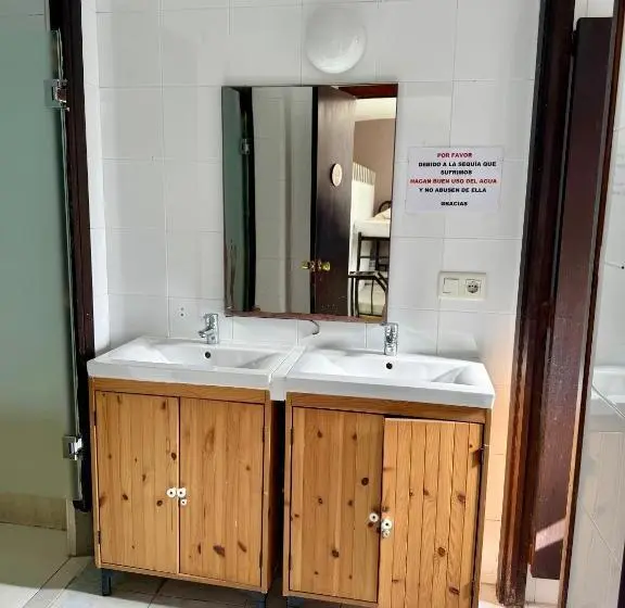 Cama em Quarto Partilhado, Meson El Acebo