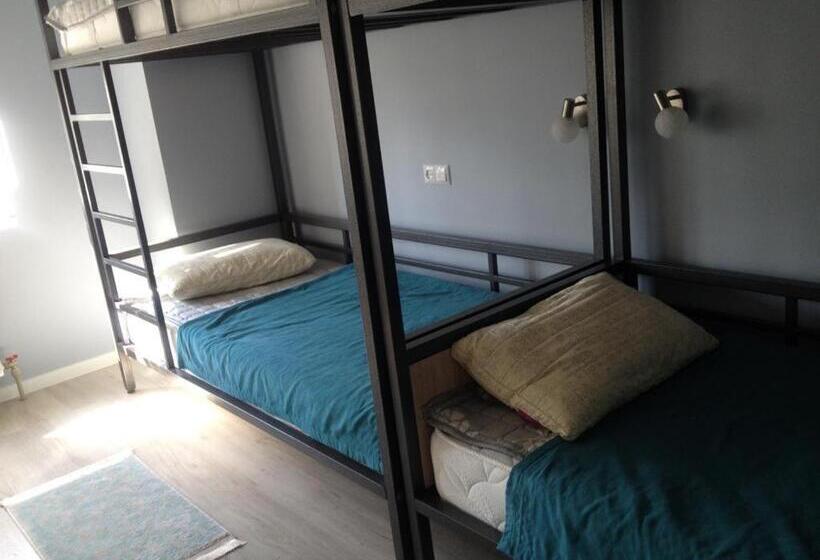 اتاق کلاسیک چهارنفره, Hostel   Guest House Meyman