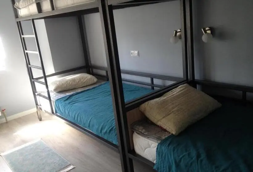 اتاق کلاسیک چهارنفره, Hostel   Guest House Meyman