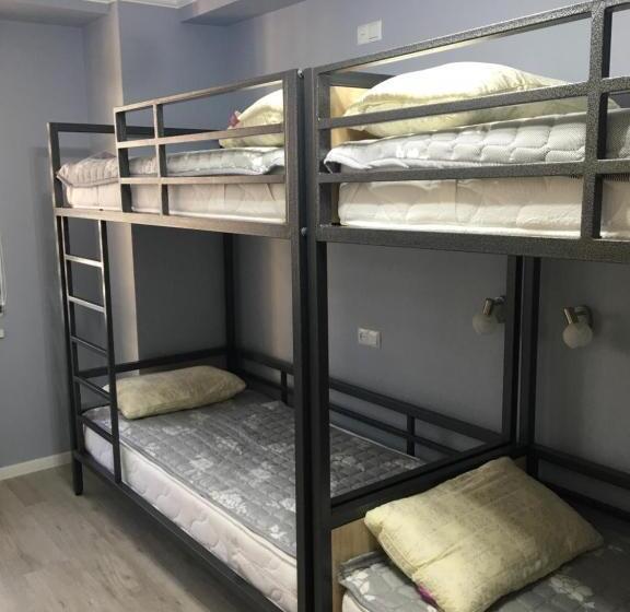 اتاق کلاسیک چهارنفره, Hostel   Guest House Meyman