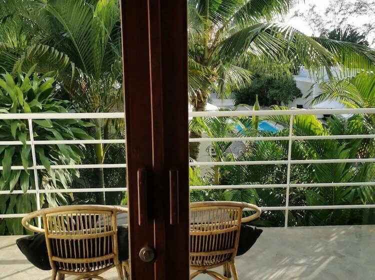 اتاق سوپریور با چشم‌انداز باغ, Mittali Beach