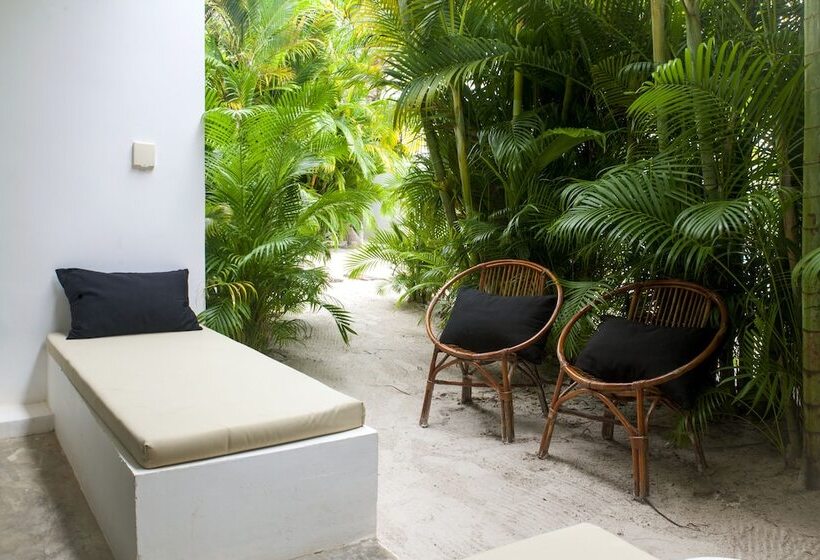 带观景的高级间, Mittali Beach