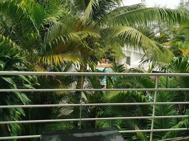 اتاق سوپریور با چشم‌انداز استخر, Mittali Beach