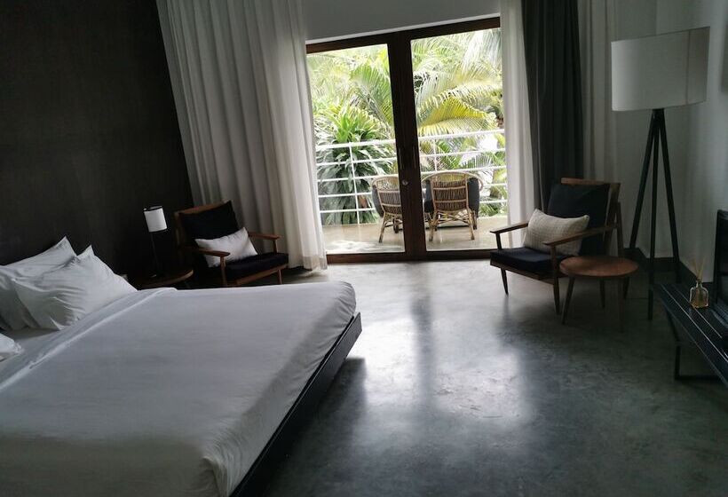 带泳池观景的豪华房, Mittali Beach