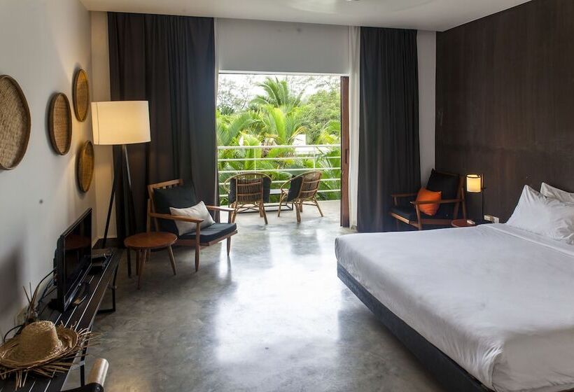 带泳池观景的豪华房, Mittali Beach