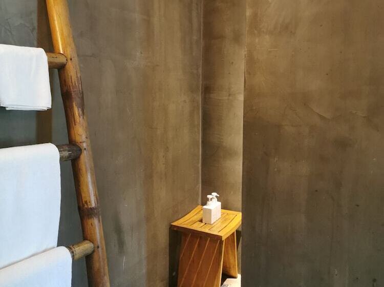 海景套房, Mittali Beach