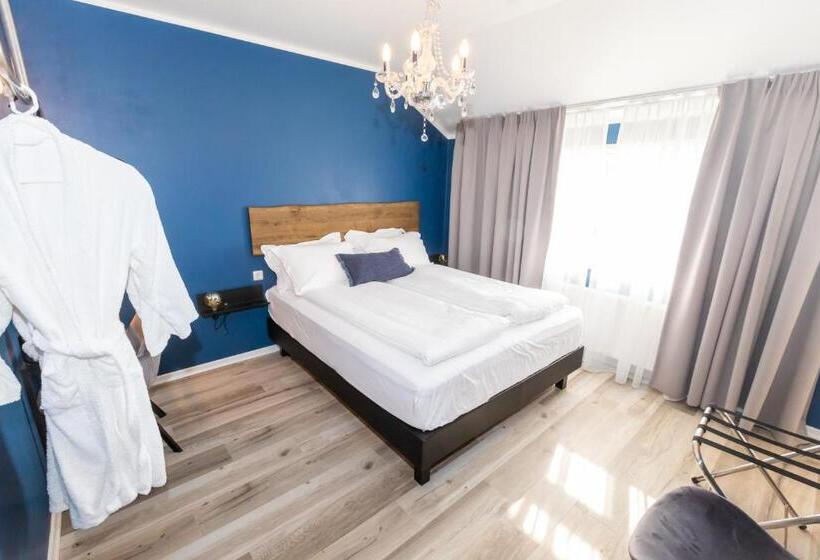 اتاق خانوادگی, North