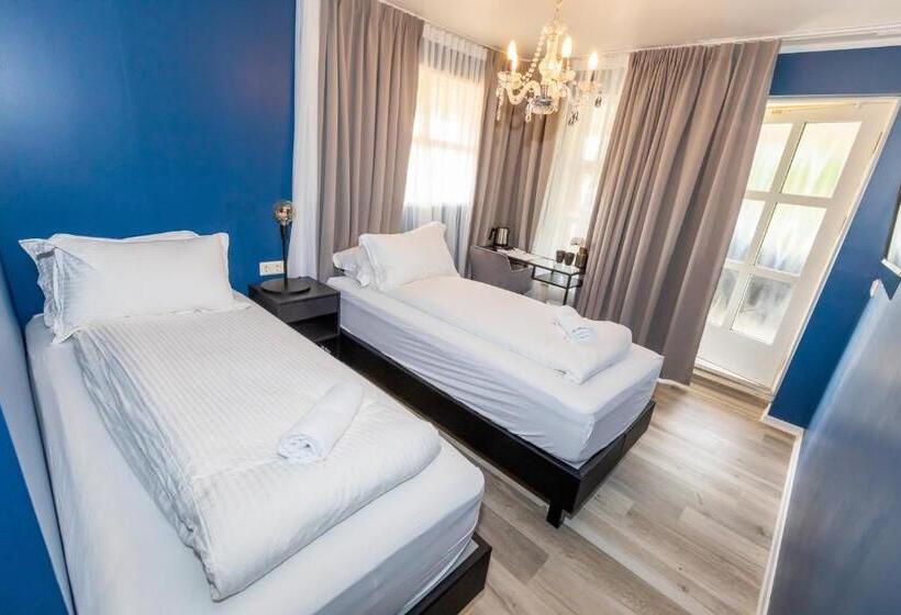 اتاق عادی, North