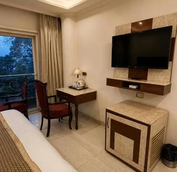デラックスルーム, The Himalayan Highland Dharamshala # Big Swimming Pool# Lawn # Pool Table # Kids Friendly # Family F