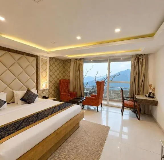 キングサイズベッドのスタンダードルーム, The Himalayan Highland Dharamshala # Big Swimming Pool# Lawn # Pool Table # Kids Friendly # Family F