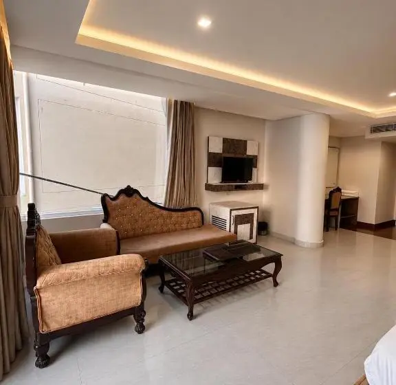 ファミリールーム, The Himalayan Highland Dharamshala # Big Swimming Pool# Lawn # Pool Table # Kids Friendly # Family F