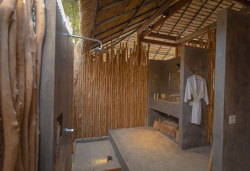 كوخ ديلوكس, Tamu Koh Rong