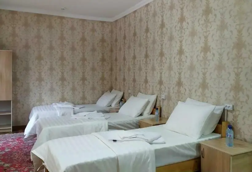 Deluxe Neljän Hengen Huone, Alisher B&b