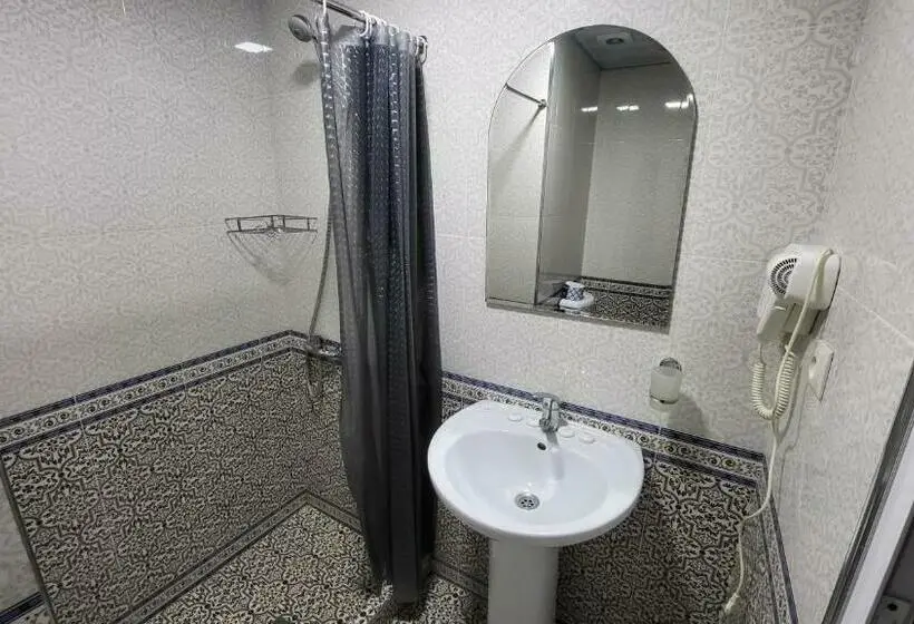 Perhehuone, Alisher B&b