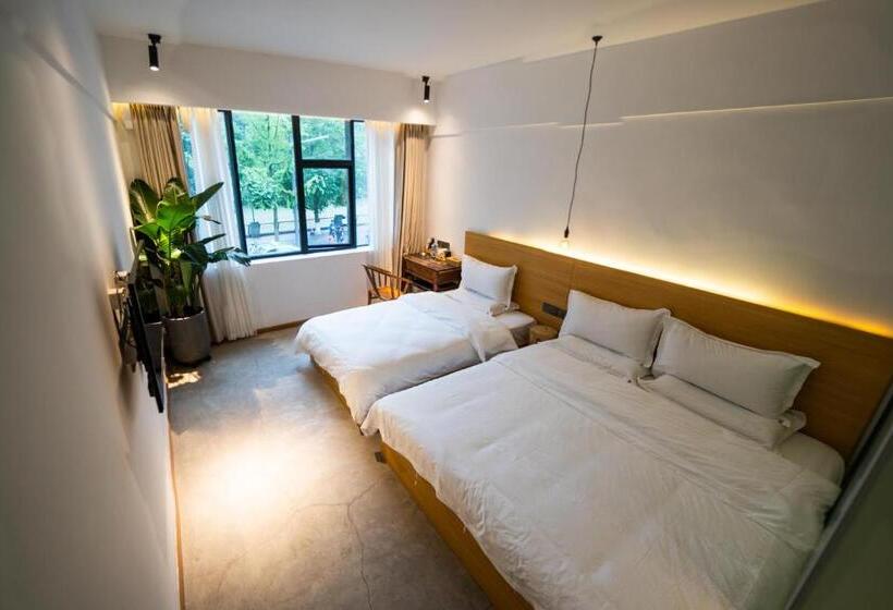 חדר משפחתי, Moonlight