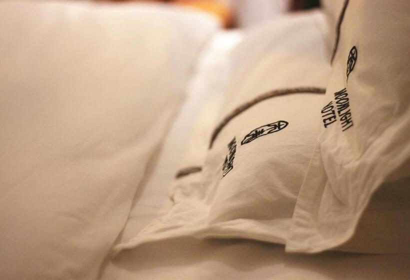 חדר משפחתי, Moonlight