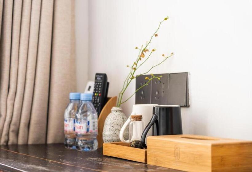 חדר משפחתי, Moonlight