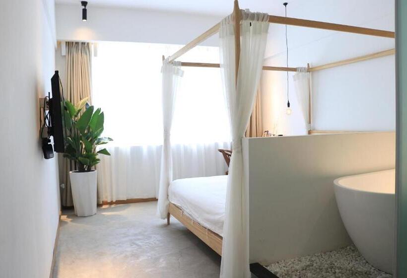 חדר סופריור, Moonlight