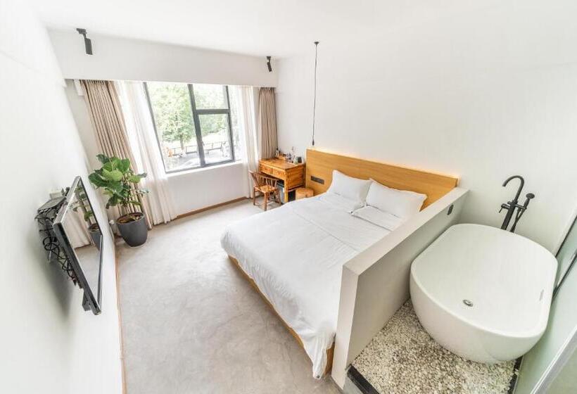 חדר סופריור, Moonlight