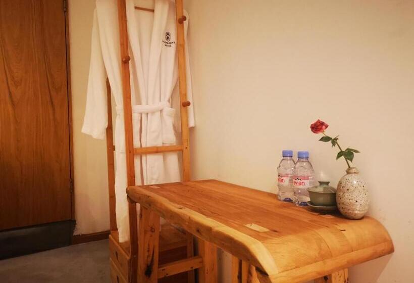 חדר בסיסי, Moonlight