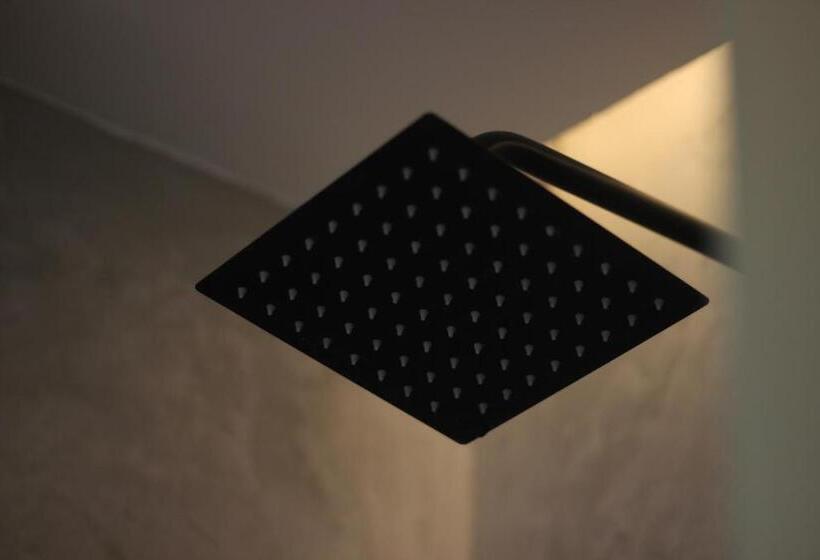 חדר בסיסי, Moonlight