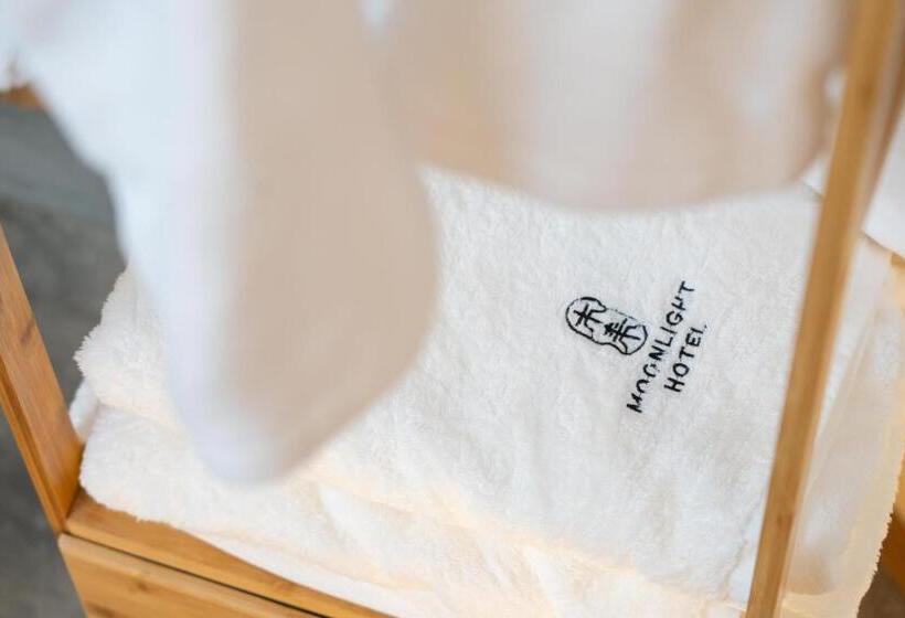 חדר בסיסי, Moonlight