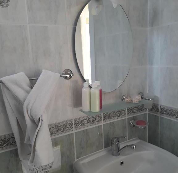 اتاق اکونومی, Nilsu