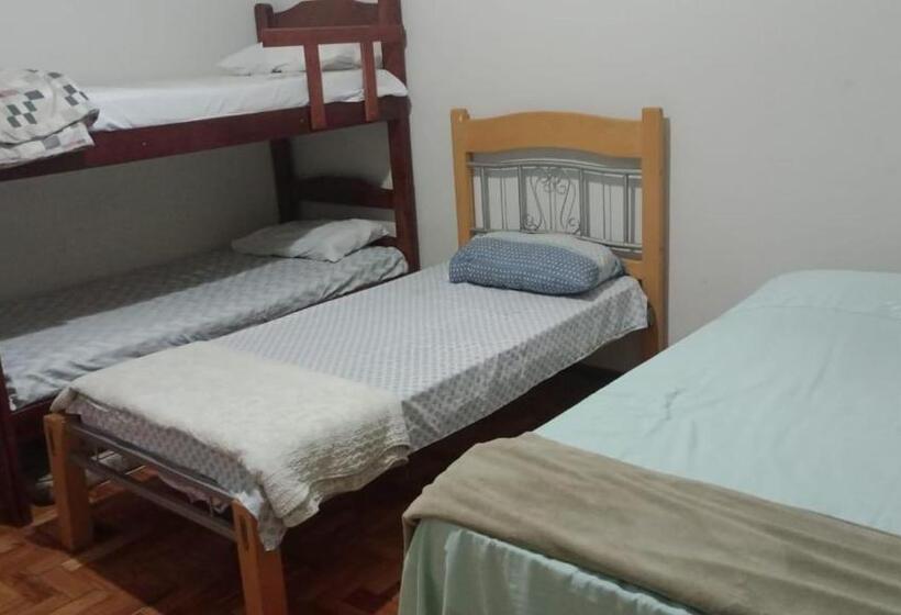 הכלכלה חדר לארבעה עם מקלחת משותפת, Hostel Da Moda