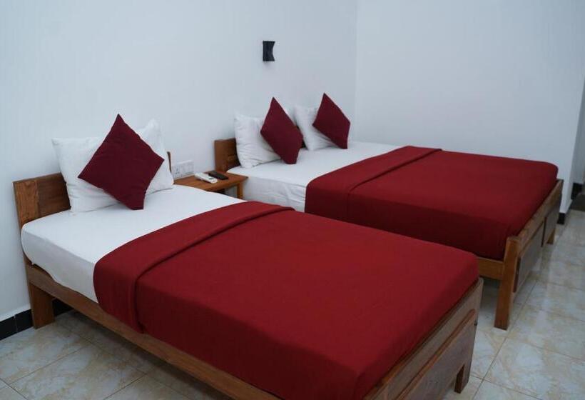 Трехместный Номер Deluxe, Theevanni Resort