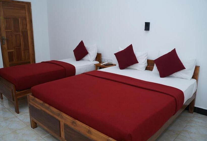 غرفة ديلوكس ثلاثية, Theevanni Resort