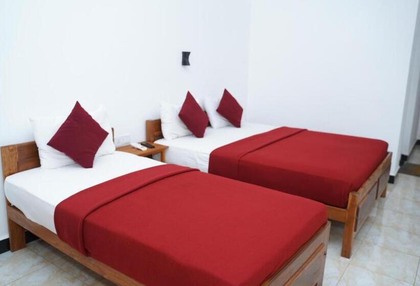 غرفة ديلوكس ثلاثية, Theevanni Resort